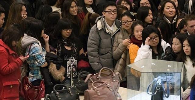 西班牙:巴塞成奢侈品购物新据点,中国游客为消