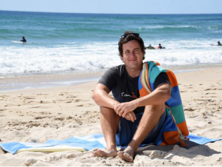 沙滩群架激发了灵感，防沙浴巾销往30多个国家