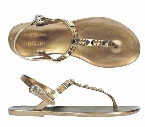 新加坡最近流行“百变果冻鞋”