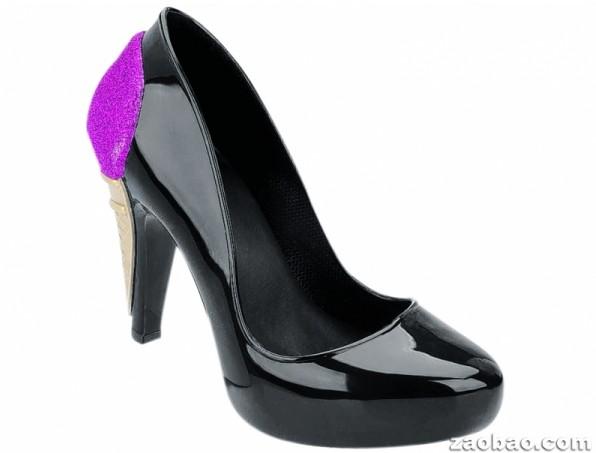 新加坡最近流行“百变果冻鞋”