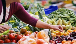 欧洲超市纷纷推销“歪瓜裂枣”式的低价果蔬