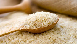 加纳禁止从陆地进口大米，惹怒了当地进口商