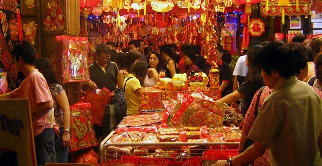 越南人过春节“不含糊”，商家开始忙碌着备年货