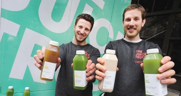 加拿大两位年轻人的果汁移动餐车创业故事