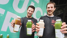 加拿大两位年轻人的果汁移动餐车创业故事