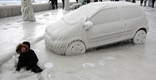 英国：最近天气恶寒使冬衣大卖、网购猛增