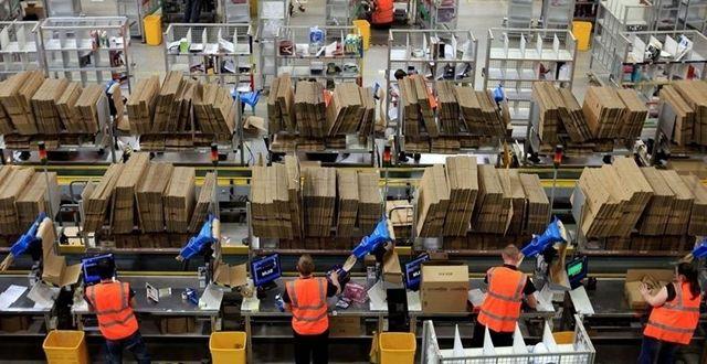 美国圣诞网购太疯狂,快递多到爆仓致送货延迟 美国圣诞网购太疯狂,网购快递多到爆仓致送货延迟