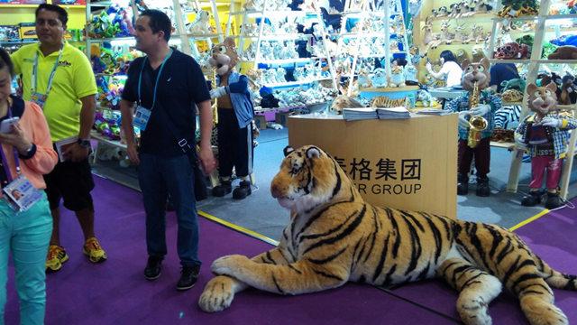 广交会现场报道十四:各式工艺品精彩亮相 广交会现场报道十四:各式工艺品精彩亮相