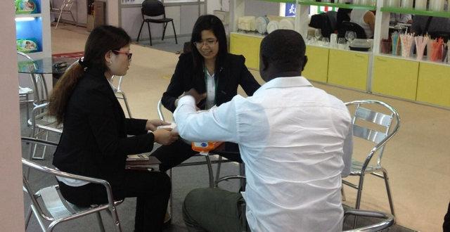 广交会现场报道十九：最后一日人气淡，扫把也能出口？