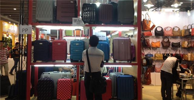 广交会现场报道二十三:中小鞋企库存压力不大,艾力艾、不只外商感兴趣,箱包产品同质化高