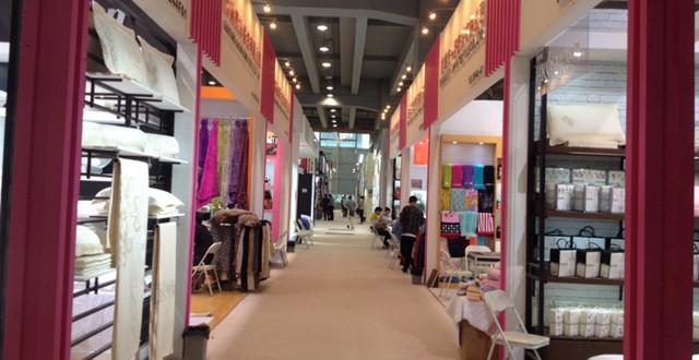 廣交會(huì)現(xiàn)場(chǎng)報(bào)道二十五：紡織展商，日子再難過(guò)也得參展