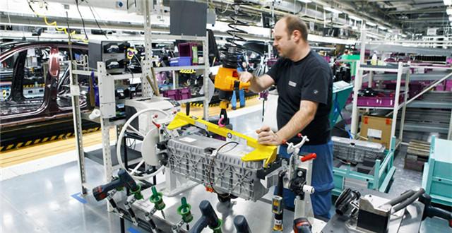 美国制造业回流，各地工厂订单不断