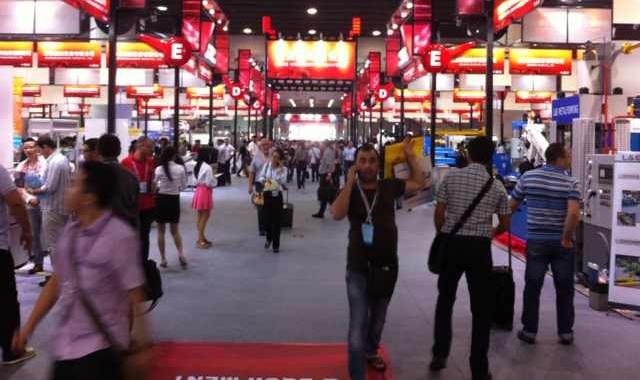 广交会:首日上午机械汽配等展区火爆 广交会:首日上午机械汽配等展区火爆