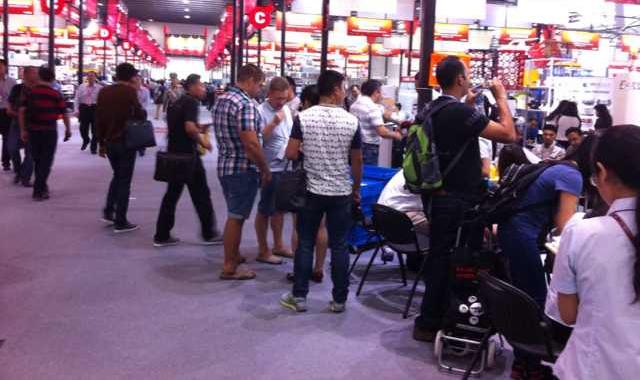 广交会:首日上午机械汽配等展区火爆 广交会:首日上午机械汽配等展区火爆
