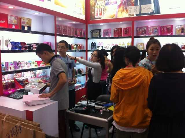 广交会：展商甩卖玩具引热潮，家居用品展区冷冷清清