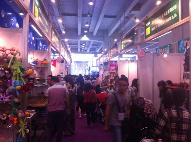 广交会：展商甩卖玩具引热潮，家居用品展区冷冷清清