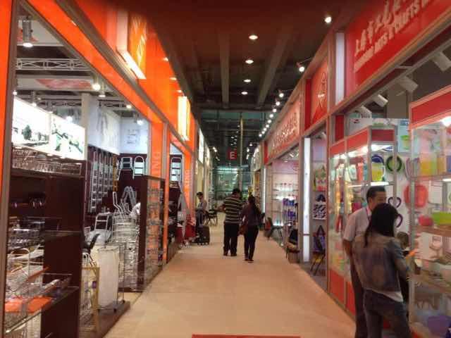 广交会：展商甩卖玩具引热潮，家居用品展区冷冷清清