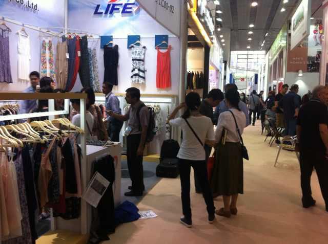 广交会：第三期如约举行，文具和服装展区人气高涨