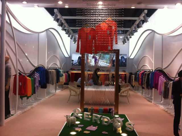 广交会：第三期如约举行，文具和服装展区人气高涨