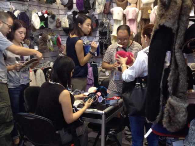 广交会：欧美客户偏爱服饰展区，深肤色采购商遭冷落？