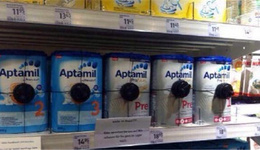 德国超市给奶粉“上锁”，防中国游客抢购？
