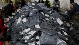 国际快件包裹如何变成地摊货的?