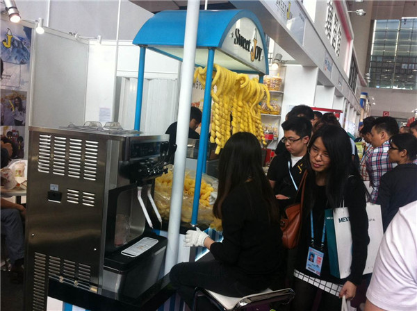 117届广交会现场报道④：国内外商家产品各有千秋，农用翻地机造型也卖萌