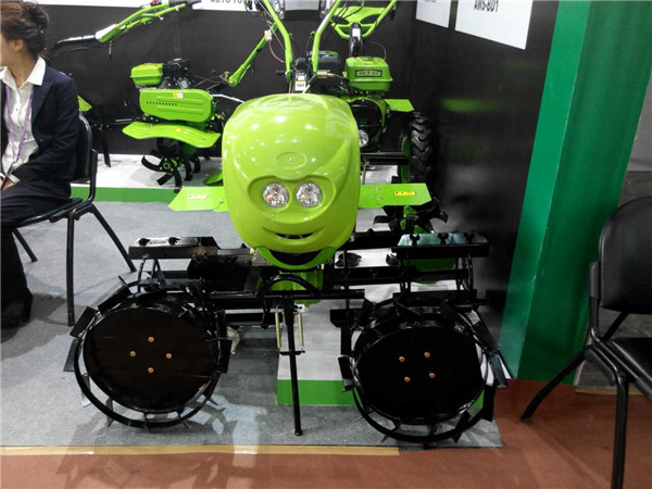 117届广交会现场报道④：国内外商家产品各有千秋，农用翻地机造型也卖萌