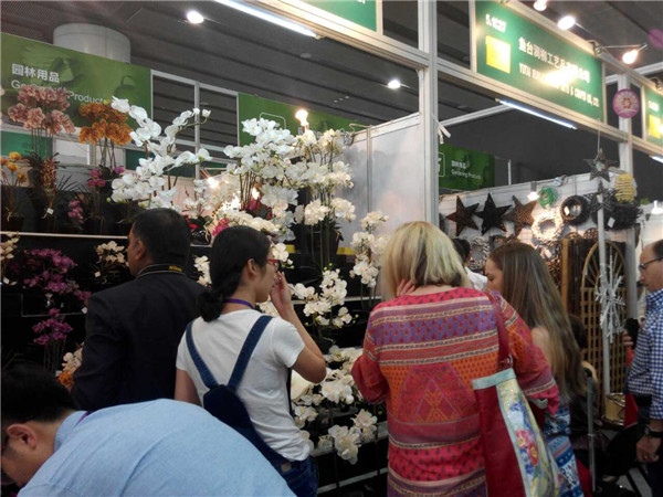 117屆廣交會現(xiàn)場報道⑧：工藝品款式眾多，栩栩如生難辨真假