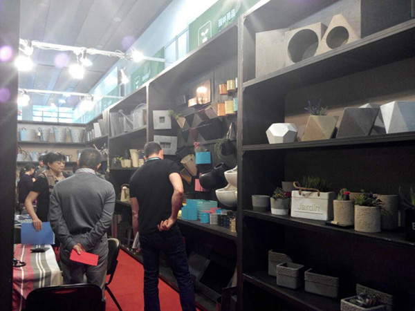 117屆廣交會現(xiàn)場報道⑧：工藝品款式眾多，栩栩如生難辨真假