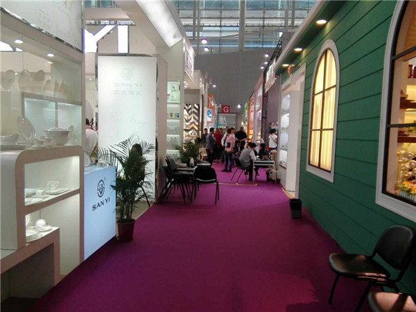 117届广交会现场报道⑩：厨具展区人气爆棚，中国风仿古“大缸”引人围观