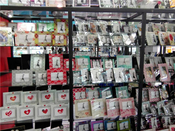 117届广交会现场报道⑪：厨具用品五颜六色，现场“陶瓷模特”引人瞩目