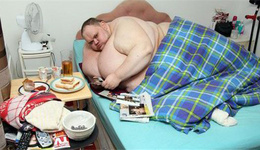 英国最胖男子死于家中，33岁体重超800斤
