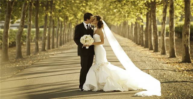 时尚巨头抢滩婚纱市场，不走高端搞“平价”