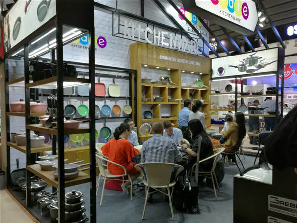 120届广交会图文报道：宠物用品被“跟卖”严重，定制化成厨具差异化竞争发力点