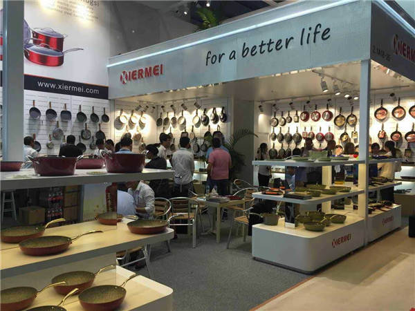 120届广交会图文报道：宠物用品被“跟卖”严重，定制化成厨具差异化竞争发力点