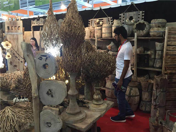 120届广交会图文报道：宠物用品被“跟卖”严重，定制化成厨具差异化竞争发力点