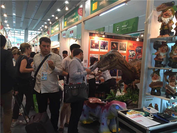 120届广交会图文报道：宠物用品被“跟卖”严重，定制化成厨具差异化竞争发力点