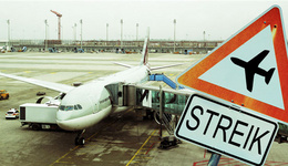 又、双、叒、叕有一家航空公司罢工了!取消近900个航班
