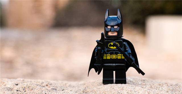 《乐高大电影：蝙蝠侠》上映在即，服饰等周边产品热销