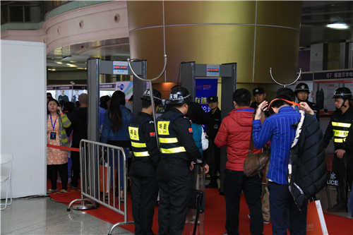 图文直击2017CCEE（深圳）雨果网选品大会，火爆的何止干货！