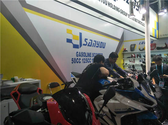 121屆廣交會(huì)圖文報(bào)道：電動(dòng)滑板車歐美火爆，最有“心機(jī)”展商靠美人吸睛