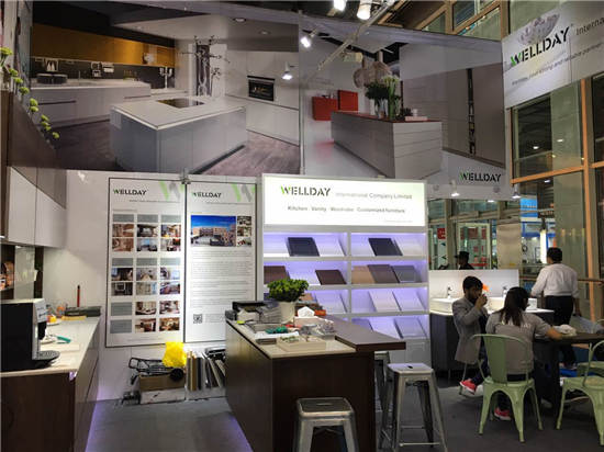 121屆廣交會(huì)圖文報(bào)道：電動(dòng)滑板車歐美火爆，最有“心機(jī)”展商靠美人吸睛