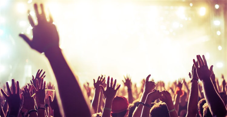 户外音乐会12个必备单品，居然还有懒人沙发