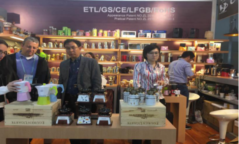 121届广交会图文报道：小小蜡烛有大大的学问，木制工艺深受海外追捧