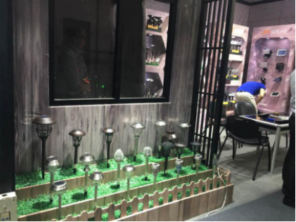 121届广交会图文报道：小小蜡烛有大大的学问，木制工艺深受海外追捧