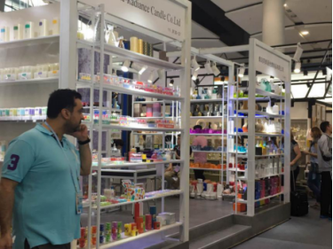 121届广交会图文报道：小小蜡烛有大大的学问，木制工艺深受海外追捧