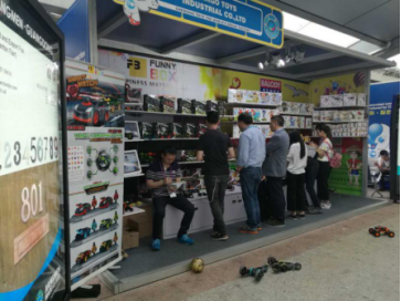 121届广交会图文报道：小小蜡烛有大大的学问，木制工艺深受海外追捧