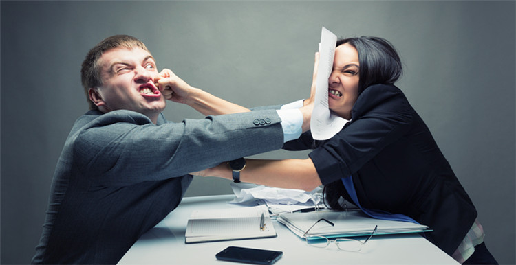 “街电”获聚美优品3亿投资，王思聪：共享充电宝能成我吃翔