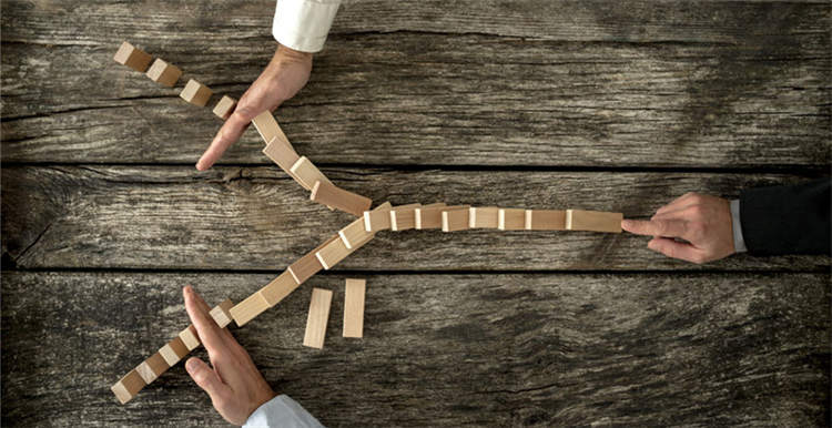 亚马逊卖家该如何规避因爆单断货引发的排名下降的多米诺现象